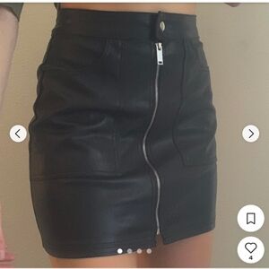 Love Tree Black Mini Skirt with Zipper Size L NWOT